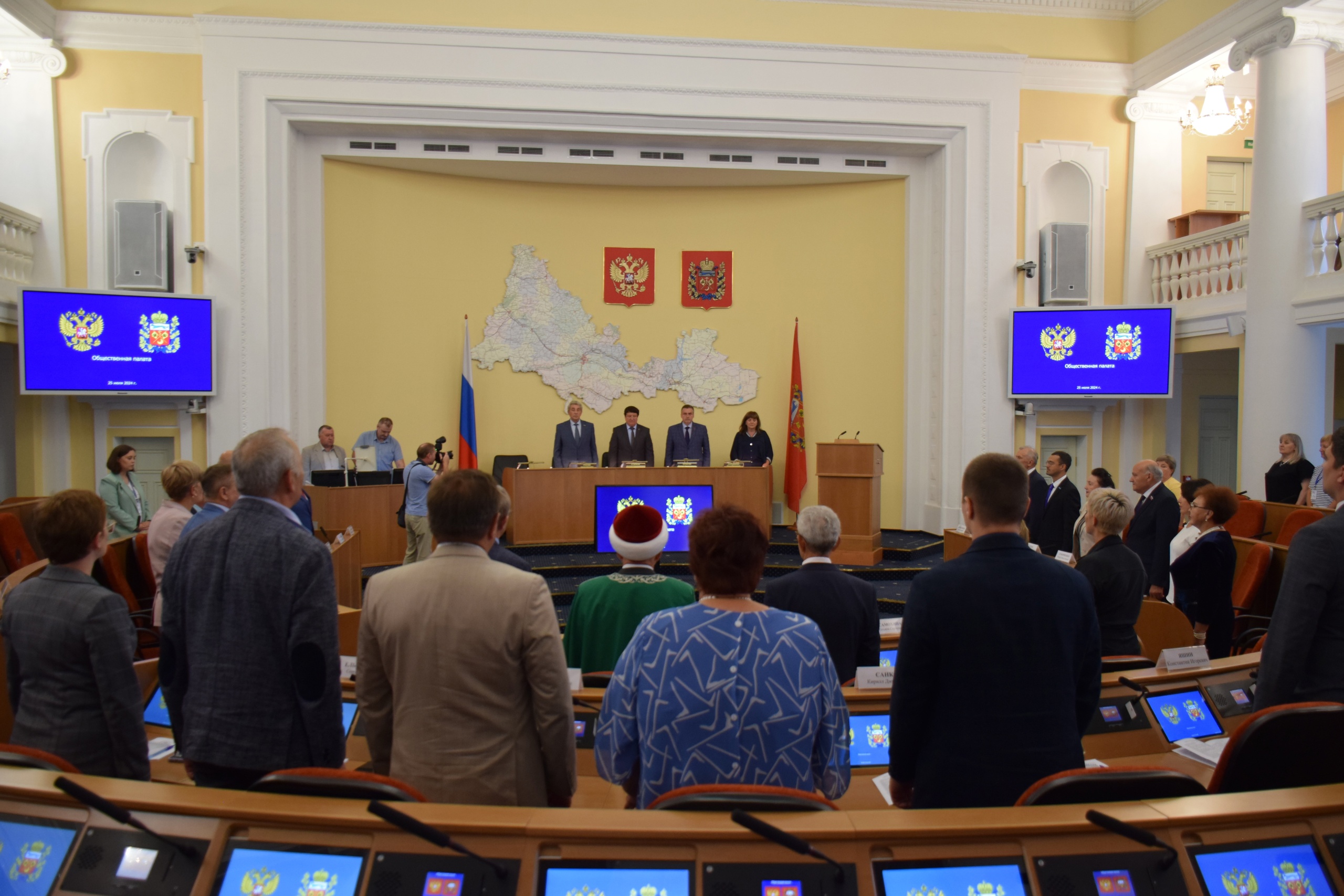 В Колонном зале Дома Советов в Оренбурге прошло первое заседание Общественной палаты Оренбургской области VII созыва.